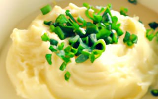 Creamy mashed potatoes with chives and sour cream